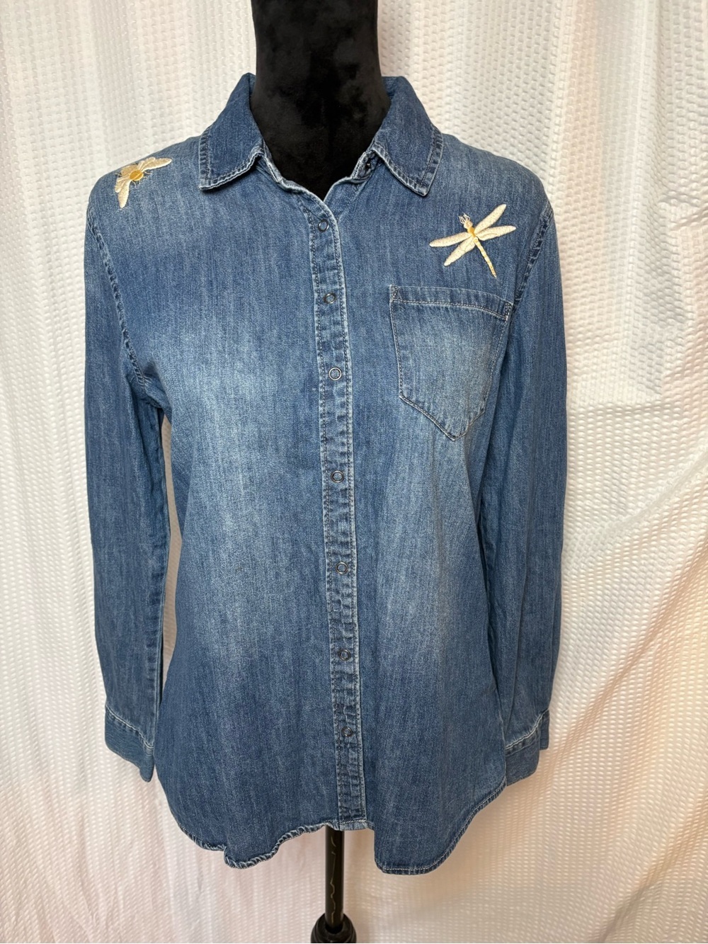 Time & Tru 100% Cotton Chambray Snap Closure Long Sleeve Blouse Embroidery M